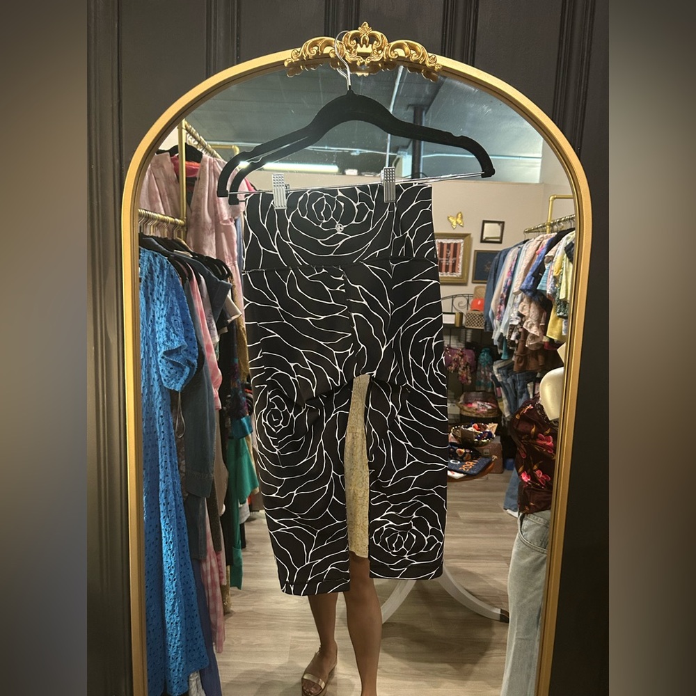 Lululemon Cropped Floral Leggings
